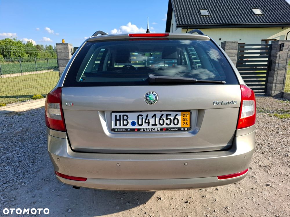 Skoda Octavia 1.6 Combi Style - 7
