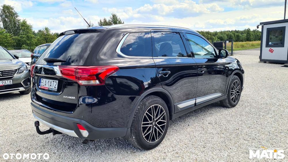Mitsubishi Outlander - 2