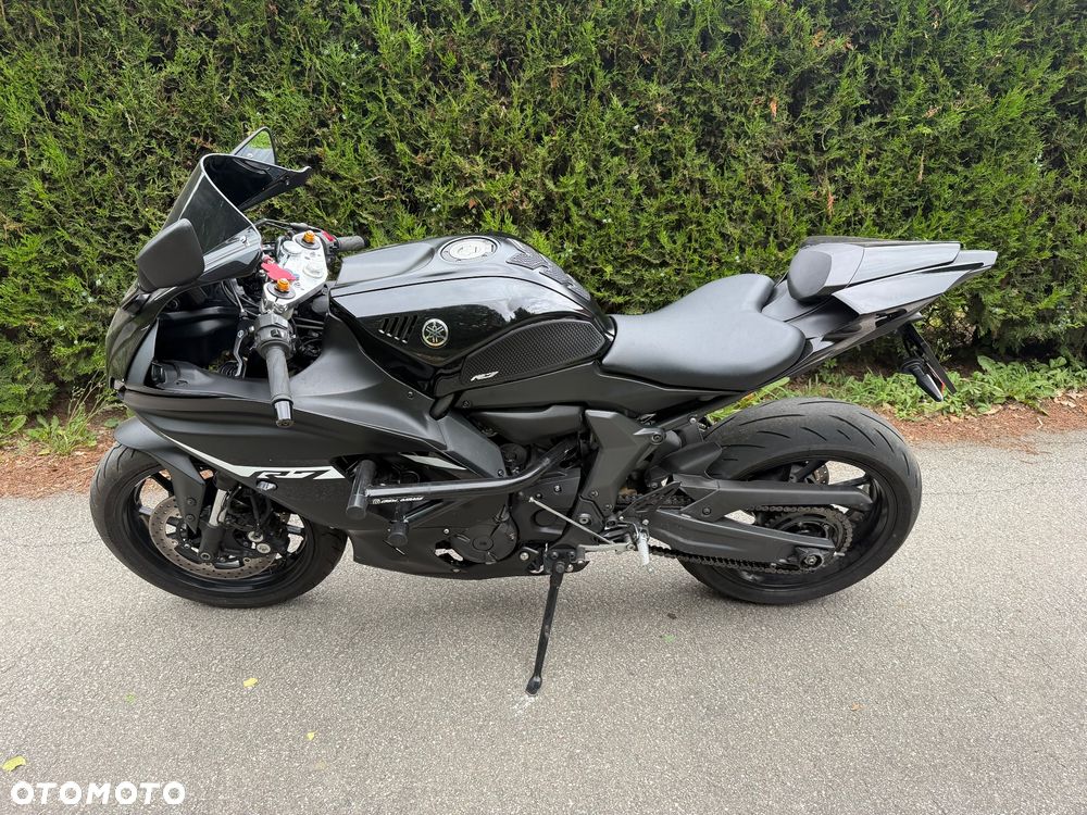 Yamaha R7 - 11