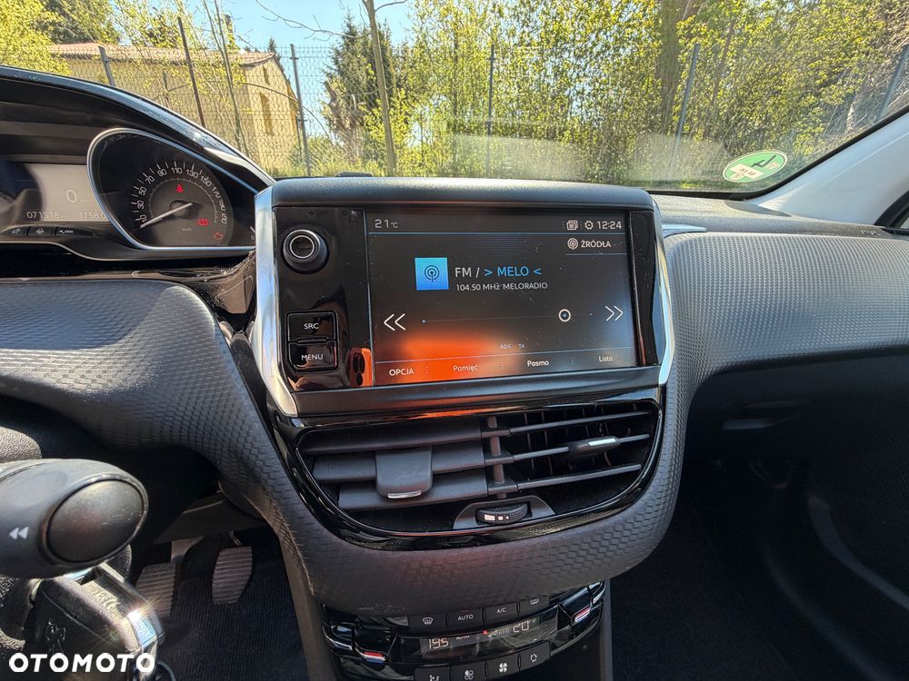 Peugeot 2008 1.2 Pure Tech Active EU6 - 17