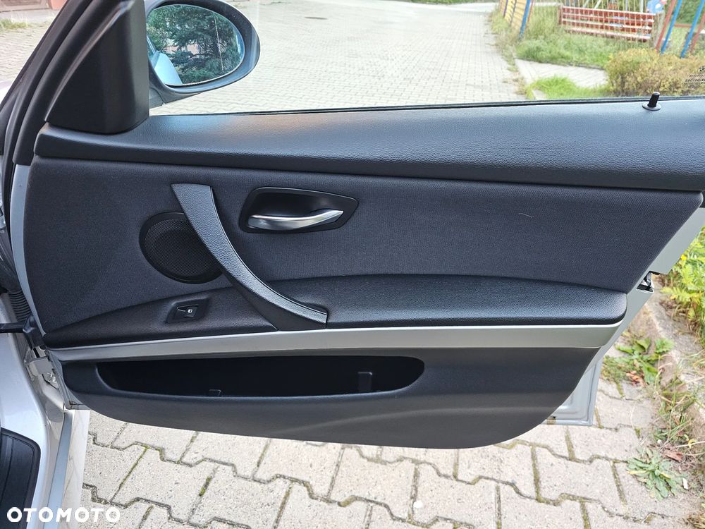 BMW Seria 3 318i - 28