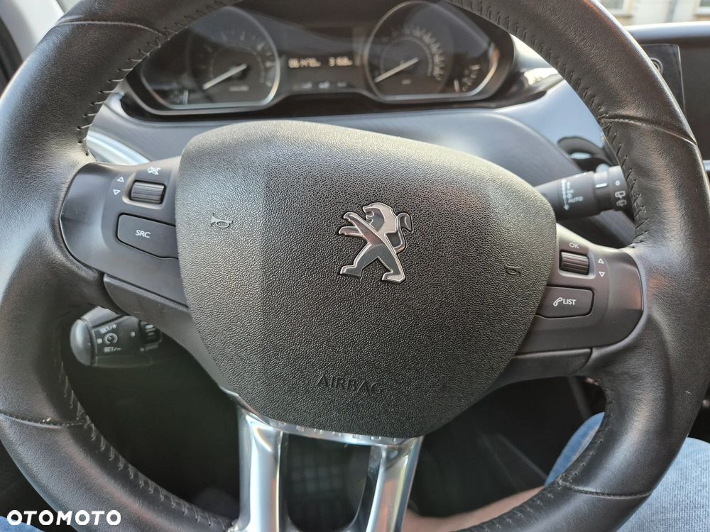 Peugeot 2008 1.2 Pure Tech GPF Allure S&S EAT6 - 16