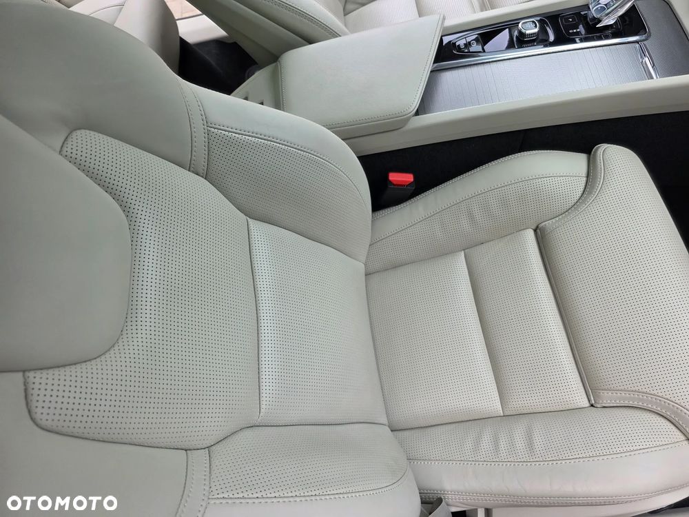 Volvo XC 60 T8 Plug-In Hybrid AWD Ultimate Bright - 17