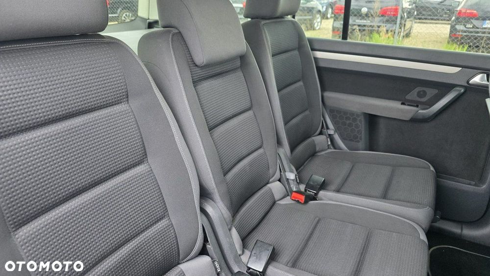 Volkswagen Touran - 19