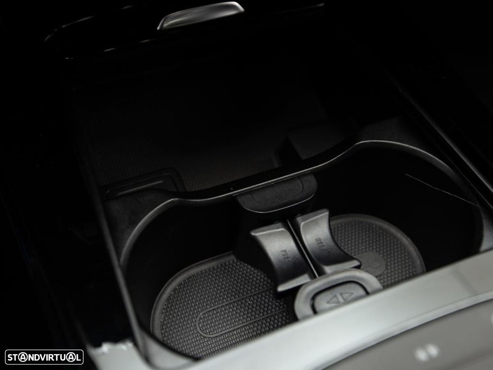 Mercedes-Benz A 250 e AMG Line - 26