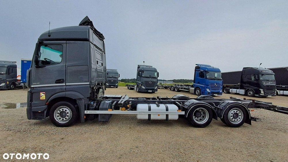 Mercedes-Benz Actros - 4