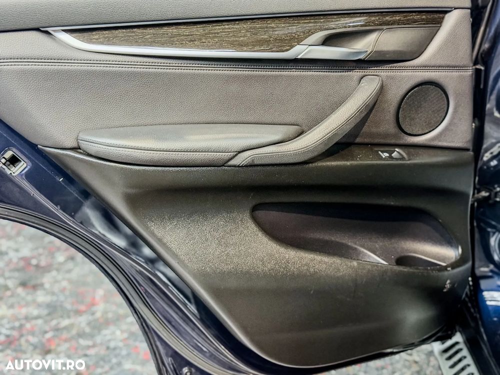 BMW X5 xDrive35i - 27