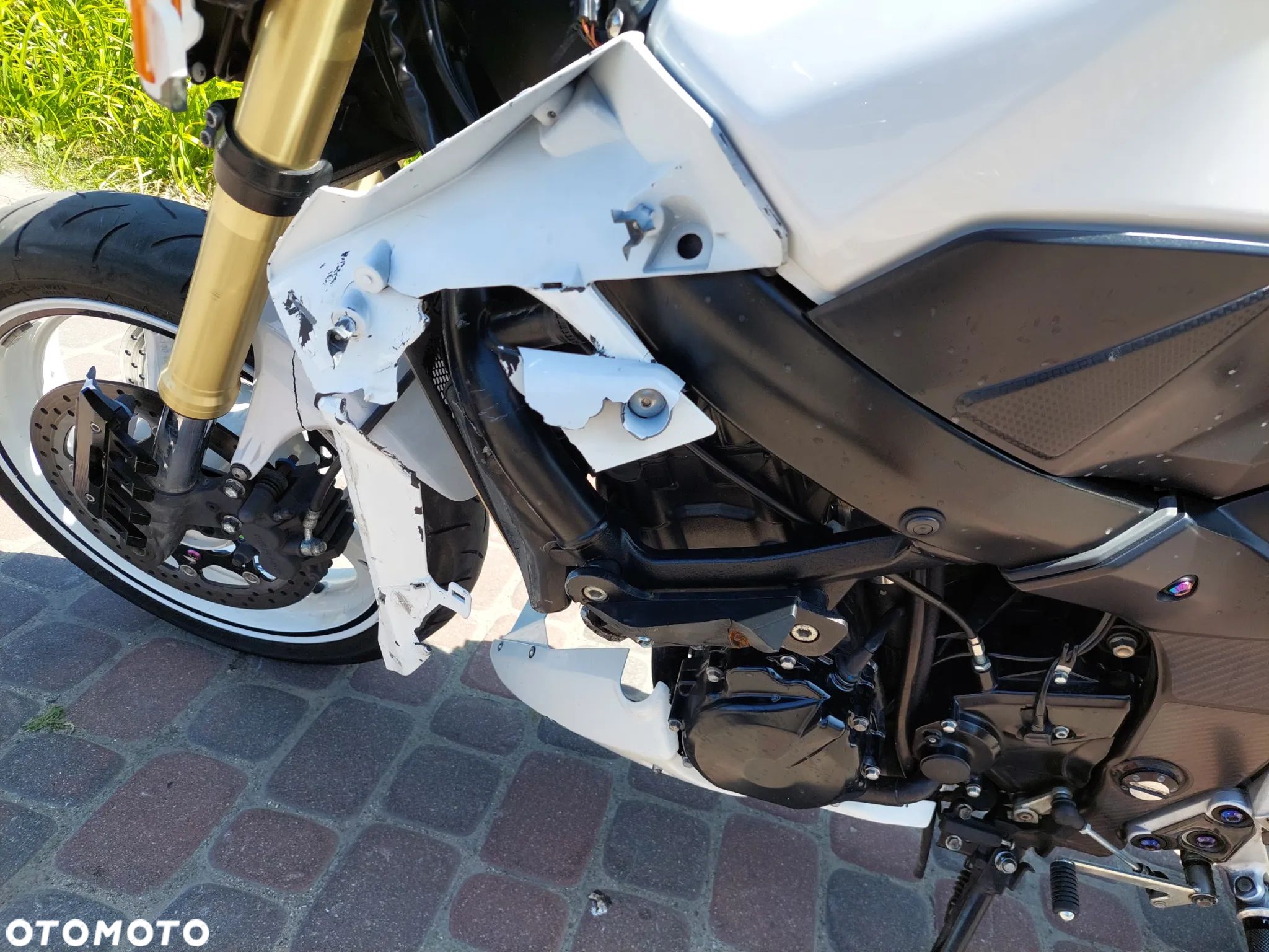 Suzuki GSR - 18