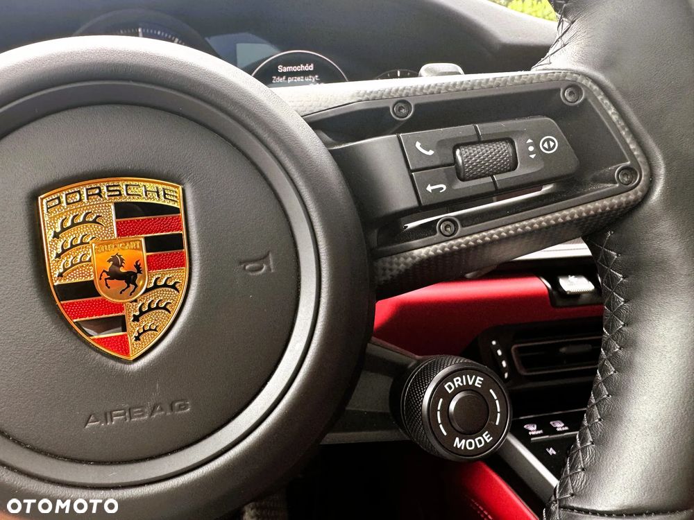Porsche 911 Carrera 4 GTS - 16