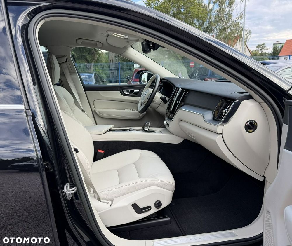 Volvo XC 60 B4 D Plus Dark - 13