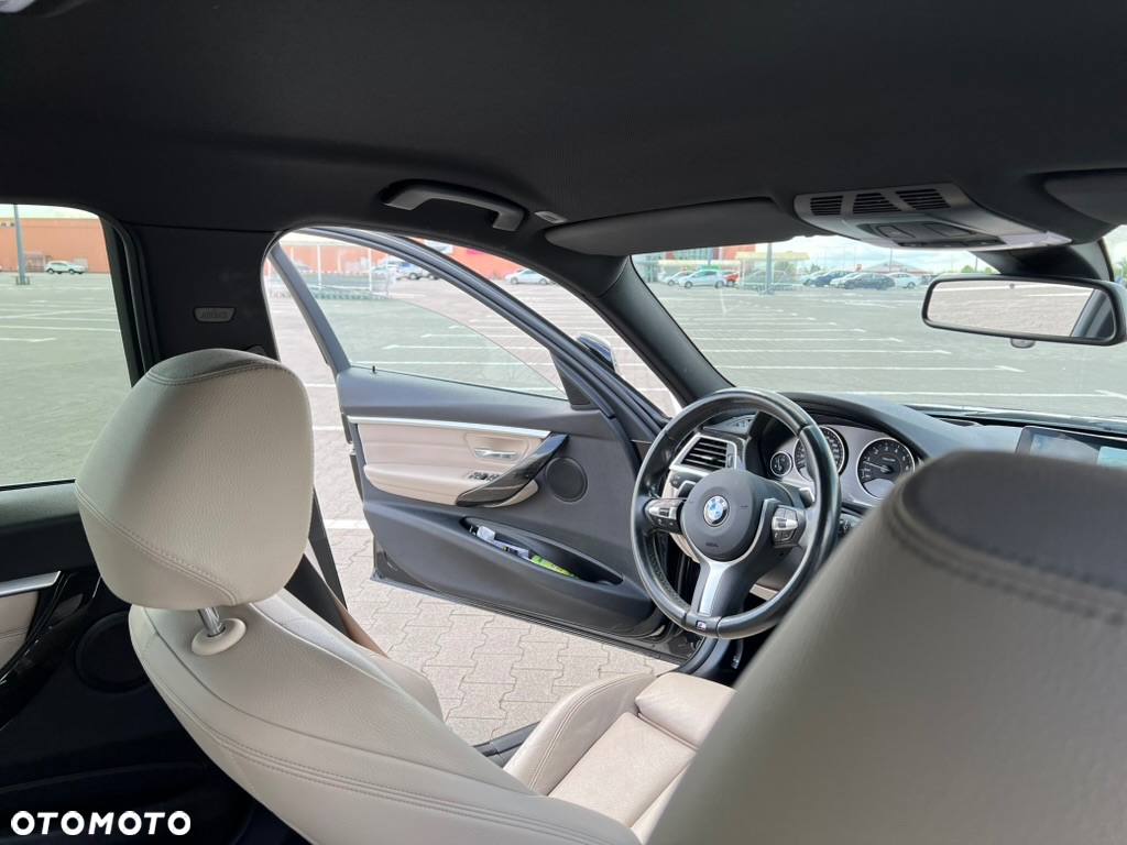 BMW Seria 3 330i xDrive Sport Line - 35