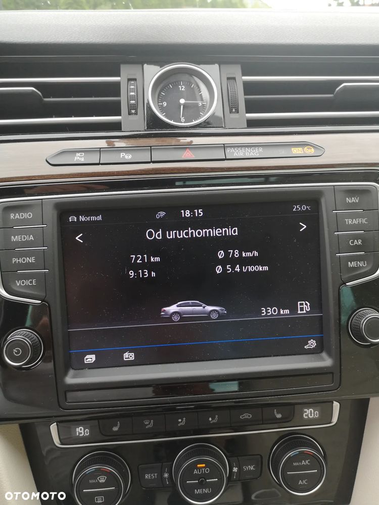 Volkswagen Passat - 33