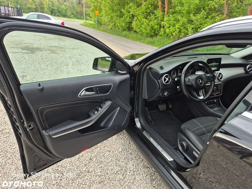 Mercedes-Benz GLA 200 7G-DCT - 14