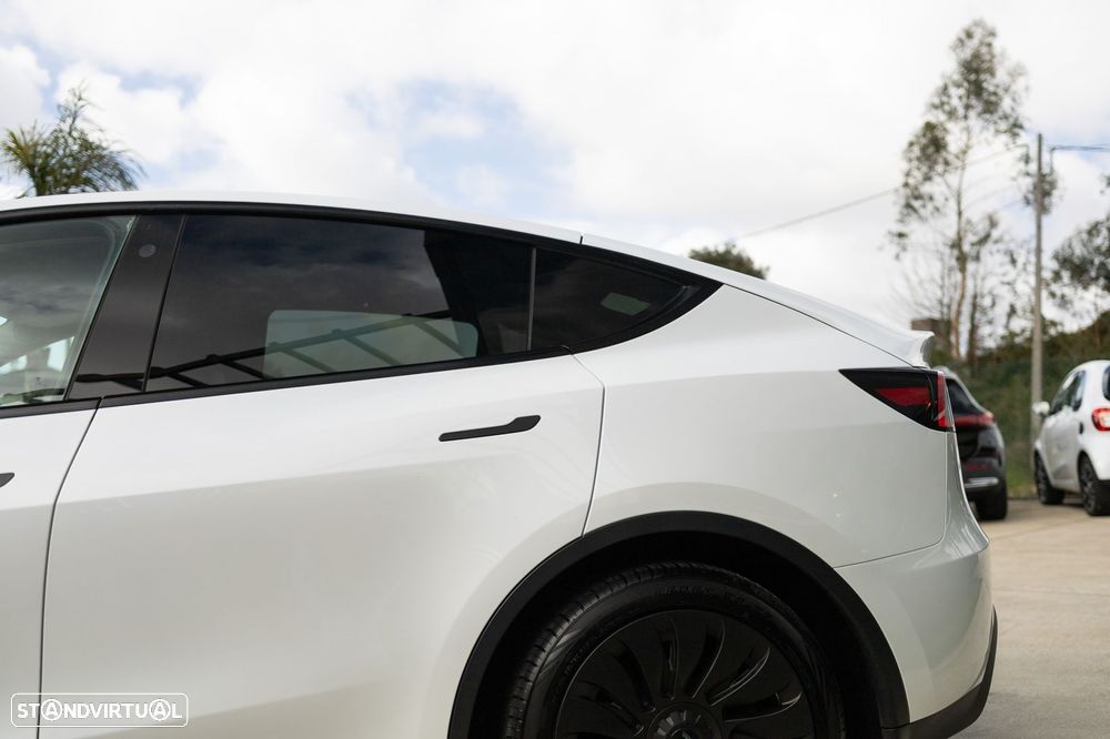 Tesla Model Y Standard RWD - 12