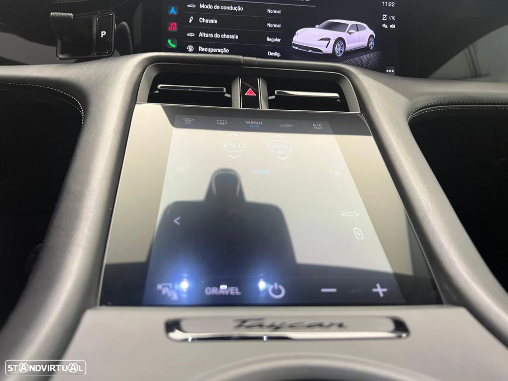 Porsche Taycan Cross Turismo 4 - 36