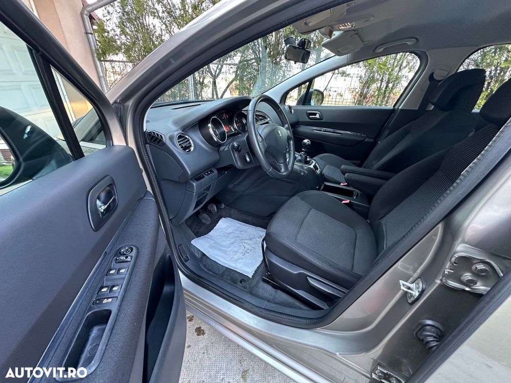 Peugeot 5008 HDI FAP 110 Family - 12