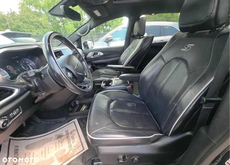 Chrysler Pacifica - 7