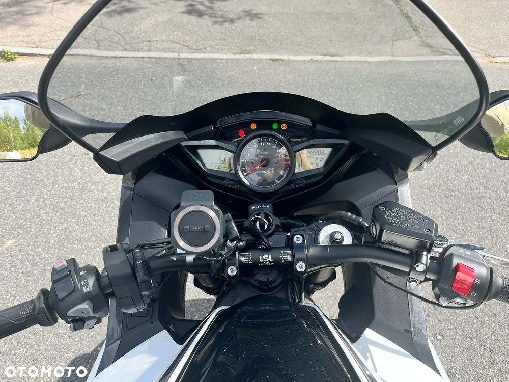 Honda VFR - 15