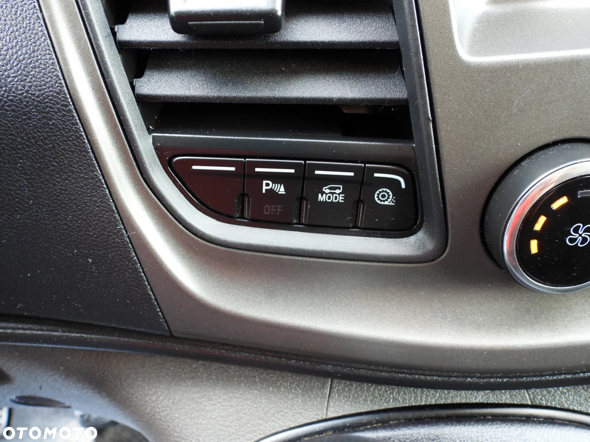 Ford TRANSIT  FURGON TEMPOMAT LEDY KLIMATYZACJA 130KM [ U82455 ] - 34
