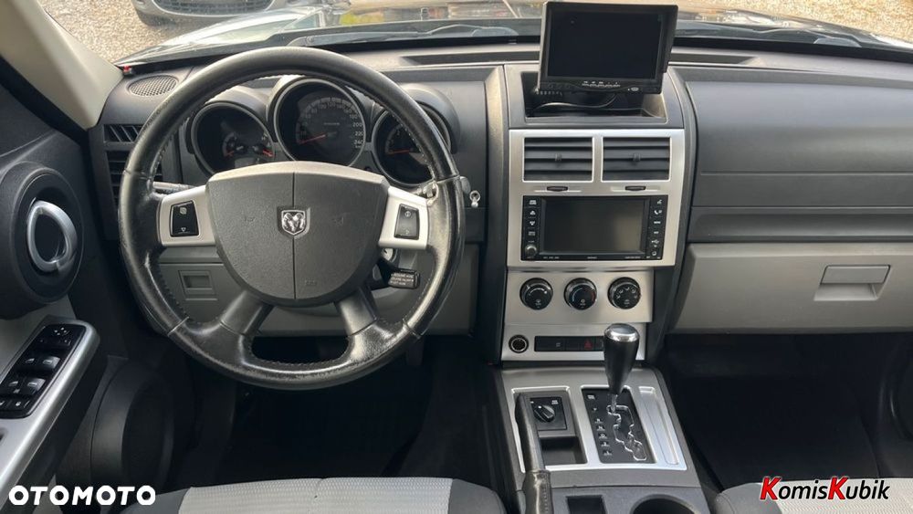 Dodge Nitro - 9