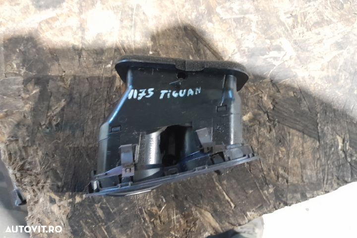 Grila ventilatie bord stanga 5M0819759 5M0819759 Volkswagen VW Tiguan - 1