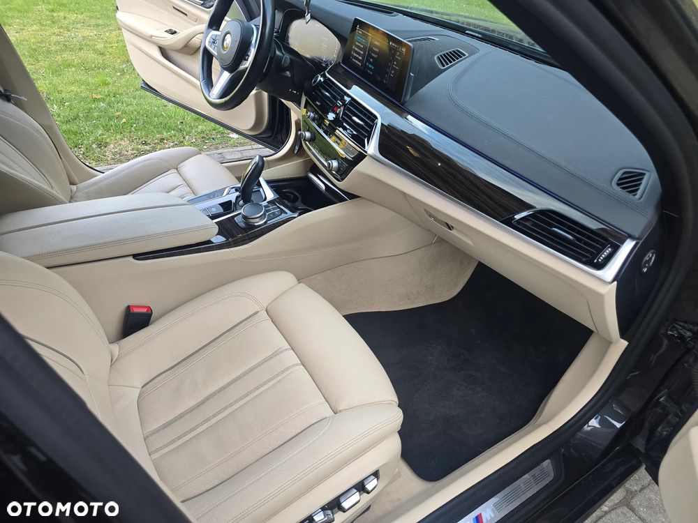 BMW Seria 5 530e iPerformance Sport - 19
