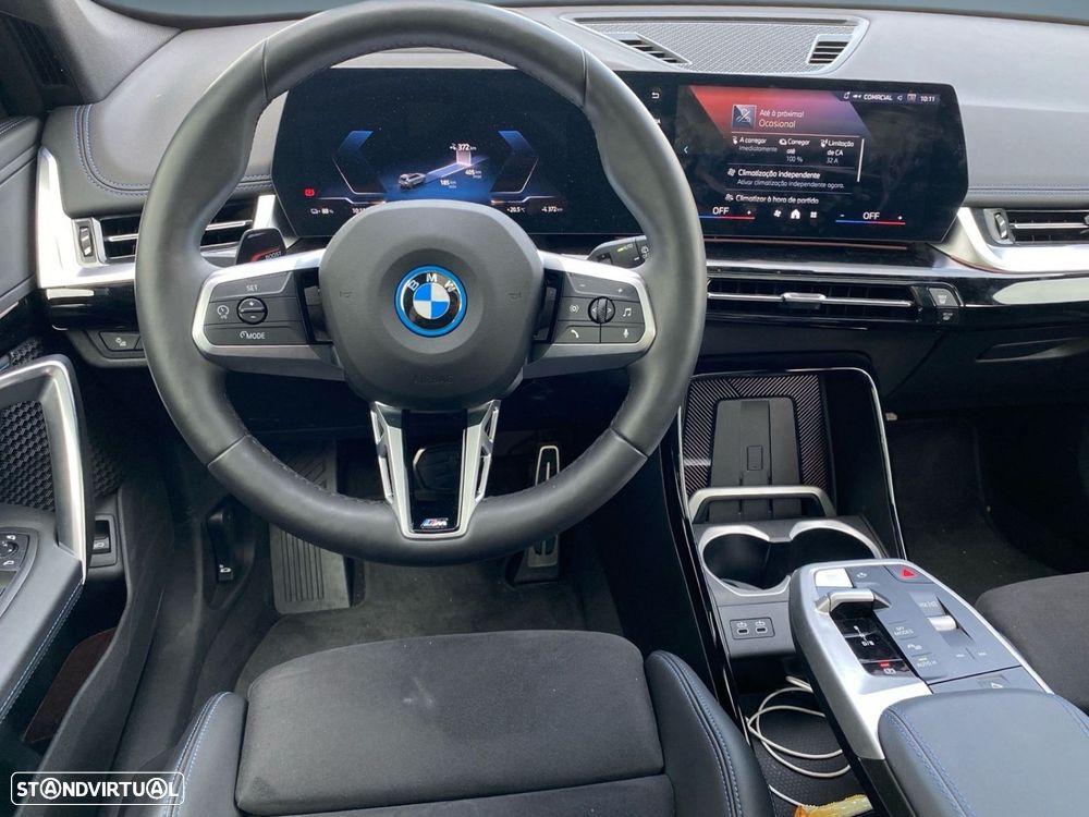 BMW iX1 eDrive20 Pack Desportivo M - 5