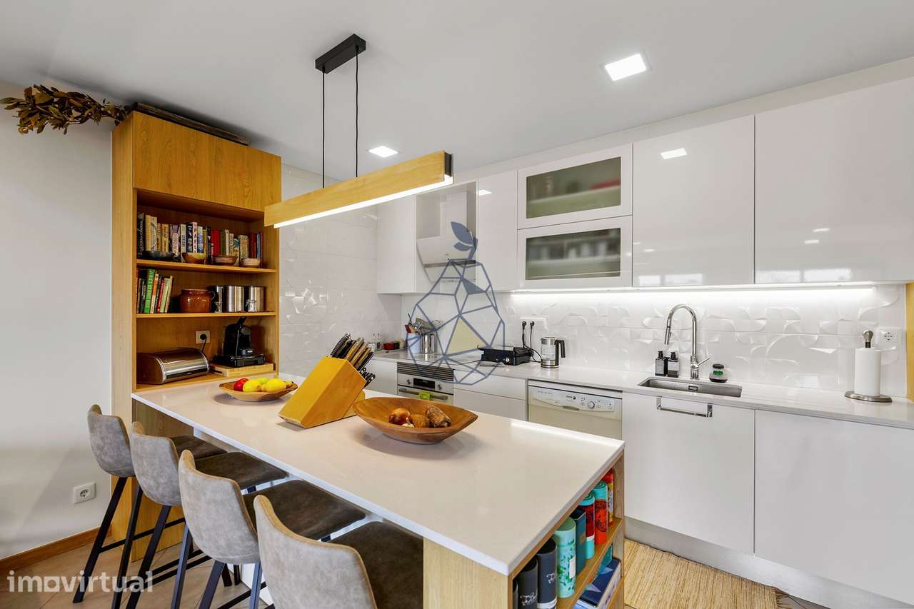Apartamento T2 renovado em prédio com piscina e garagem em Portimão - Grande imagem: 3/60