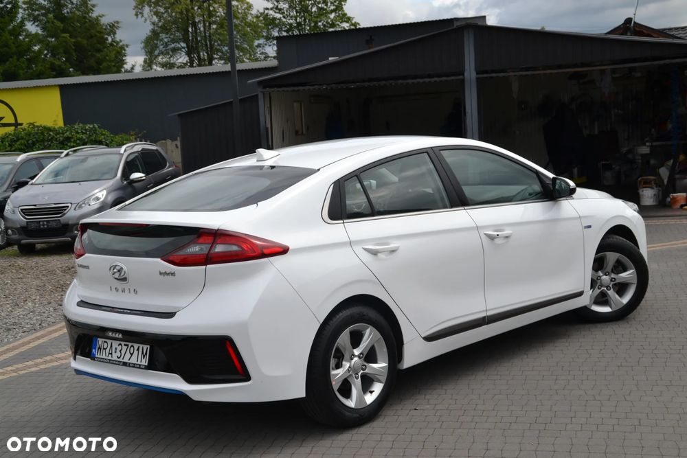 Hyundai IONIQ - 19