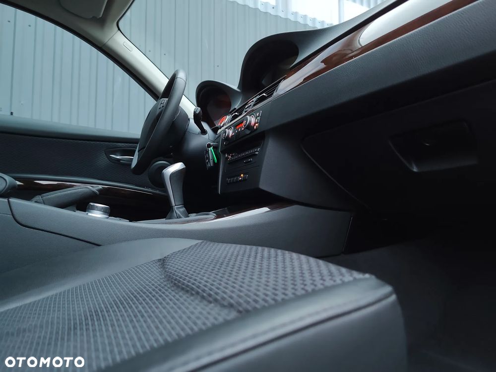 BMW Seria 3 318i Edition Exclusive - 35