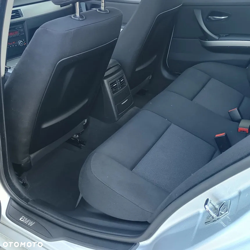 BMW Seria 3 318i - 32