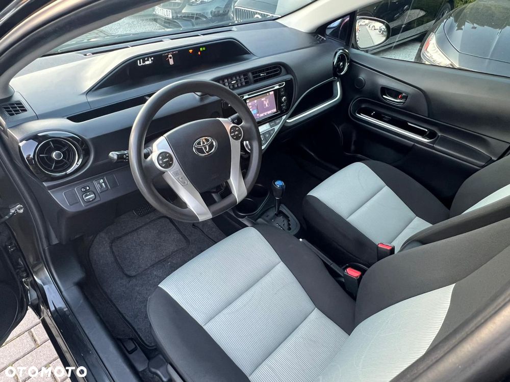 Toyota Prius Hybrid - 7