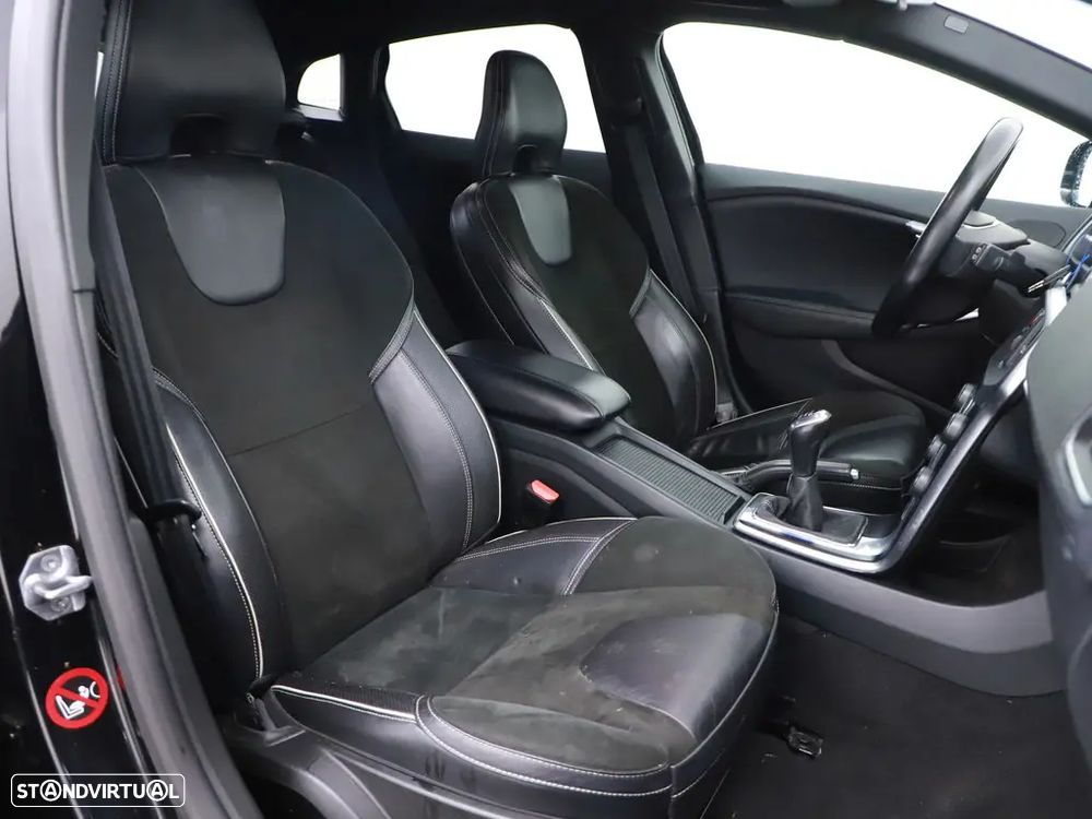 Volvo V40 D2 R Design - 4
