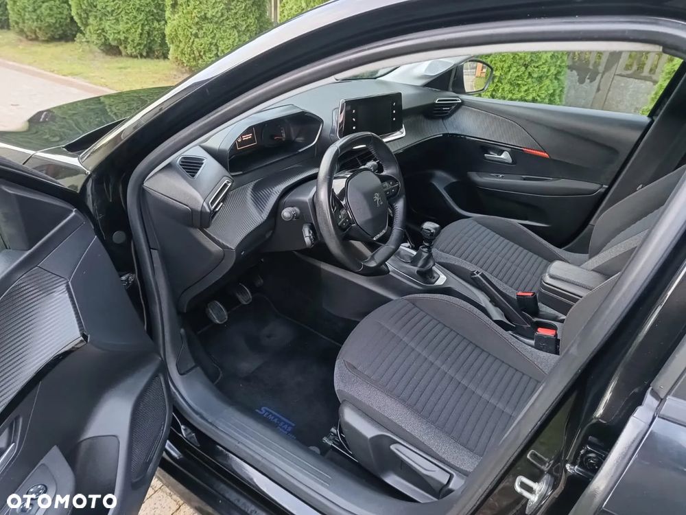 Peugeot 208 - 11
