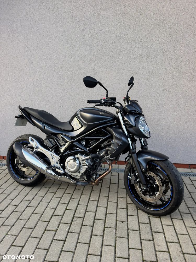 Suzuki Gladius - 1