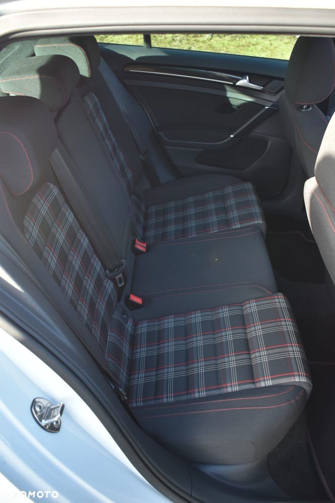 Volkswagen Golf - 13