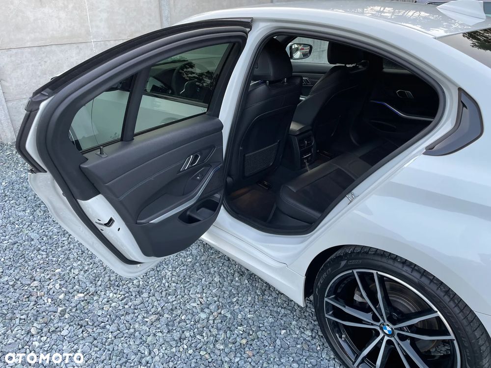 BMW Seria 3 320d Edition M Sport Shadow - 17