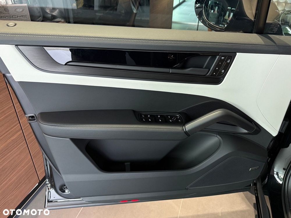 Porsche Cayenne - 18