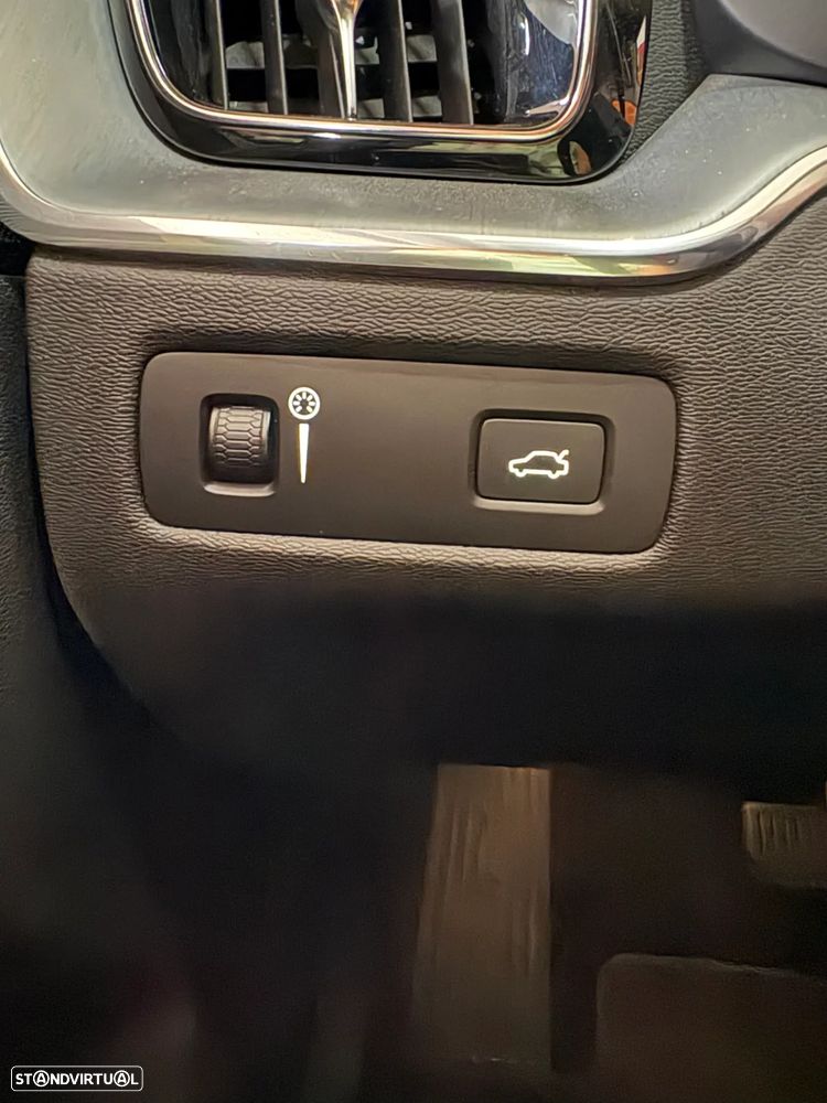 Volvo XC 60 2.0 D4 Momentum AWD Cluster A Geartronic - 23