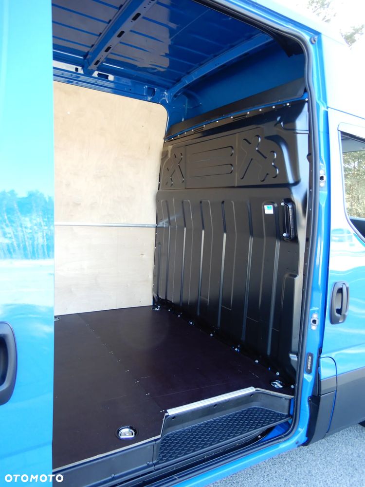 Iveco Daily 35S18 3.0 HPI 180 KM POWER Furgon Blaszak XXL 4.70 CM MAXI LONG Wysokość H2 1900 mm WZMACNIANE ZAWIESZENIE 968 Kg Ładowność HAK 3500 Kg Rozstaw Osi 4100 mm DMC 3500 Kg, WZMACNIANY Stan NOWY NIE UŻYWANY OKAZJA DOSTEPNY I GOTOWY - 21