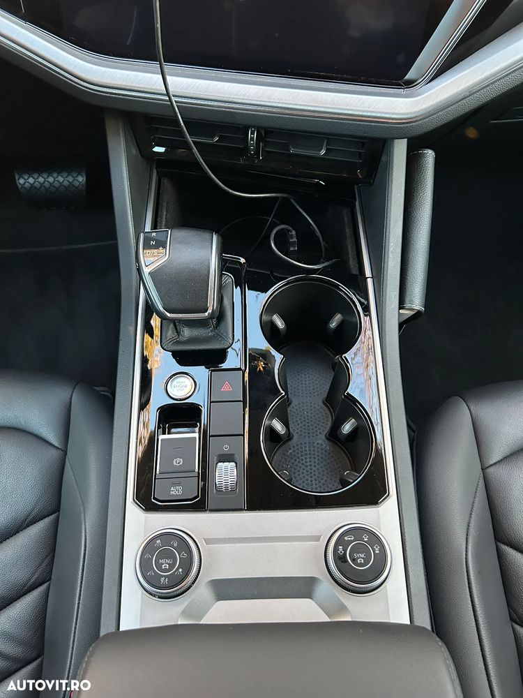 Volkswagen Touareg V6 TDI 4MOTION Elegance - 8