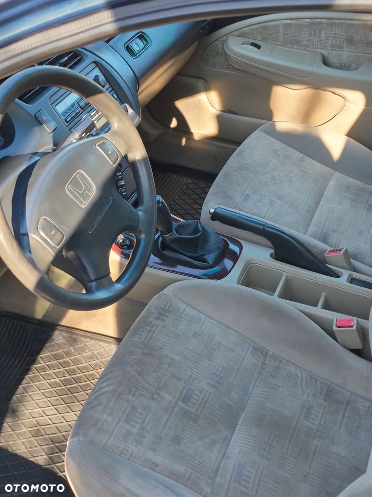 Honda Accord 1.8i LS - 5