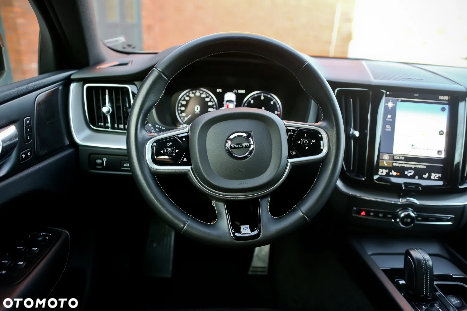 Volvo XC 60 D5 AWD Geartronic RDesign - 25