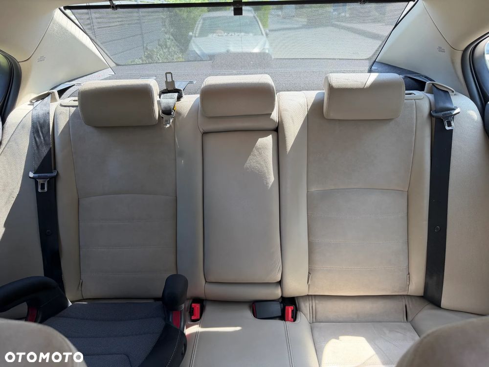 Toyota Avensis 1.8 Sol NAVI MS - 16