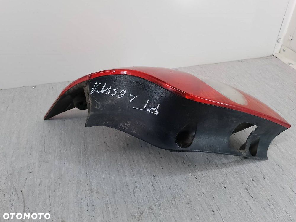 LAMPA TYLNA PRAWA RENAULT LAGUNA II ( 02-07 ) 8200002472 KOMBI - 6