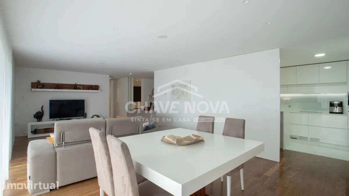 Apartamento T3 com Vista Deslumbrante no Coração de Vila Nova de Gaia - Grande imagem: 2/34