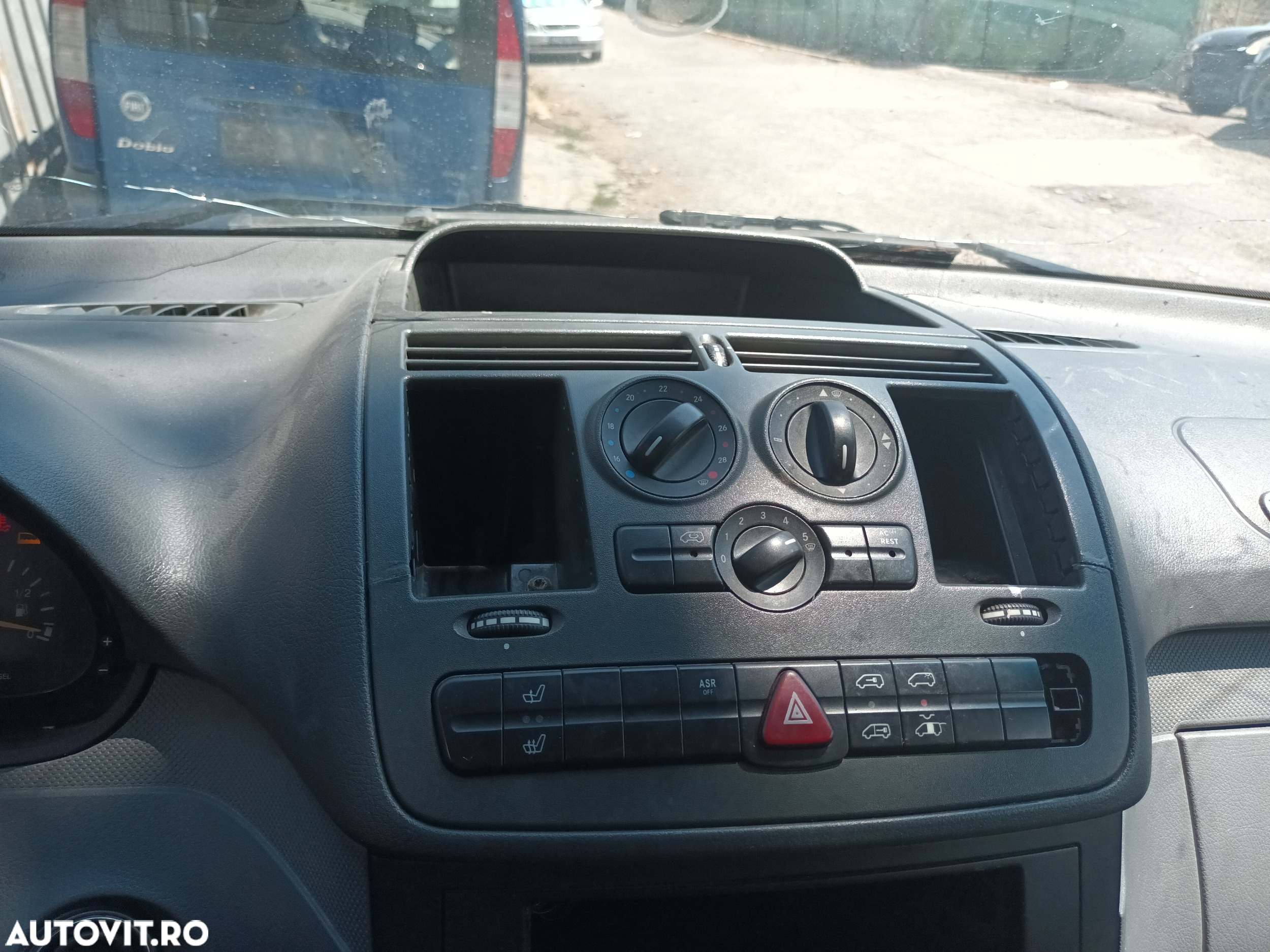 Dezmembrari  Mercedes-Benz VITO / VIANO (W639)  2003  > 2014 115 CDI - 28