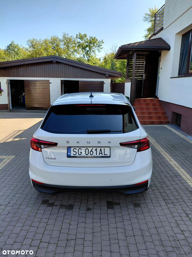 Skoda Fabia 2022 photo 3