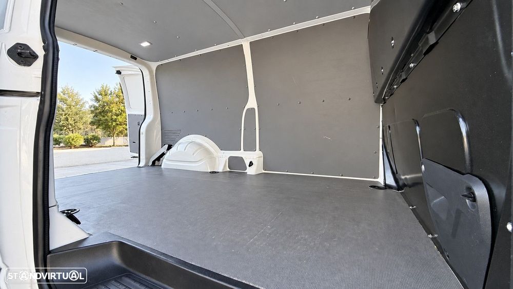 VW Transporter 2.0 TDI L2H1 - 32