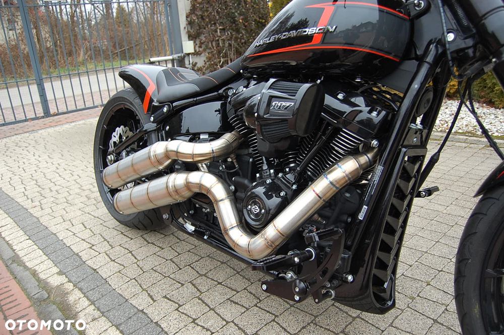 Harley-Davidson Softail Breakout - 24